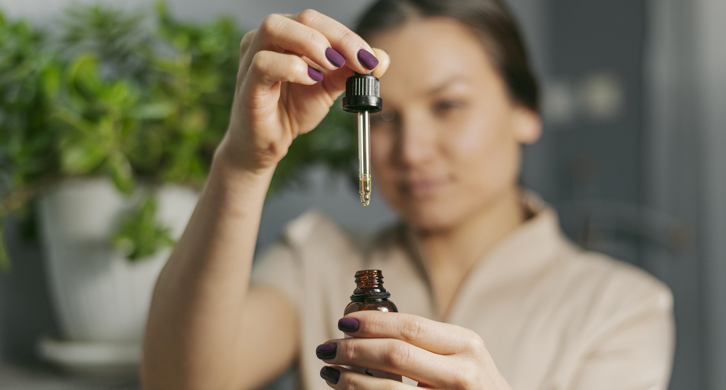 Cannabinoide gegen Beschwerden: So wirken CBD, THC und ihre Derivate