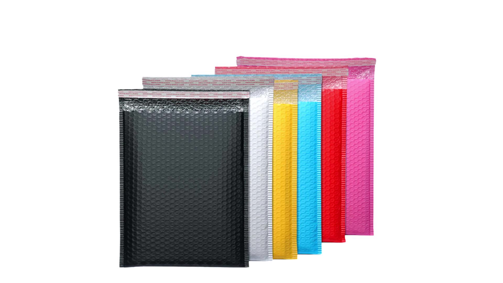 Kurierenveloppen aus Folie – wie sorgt man für einen sicheren Versand?